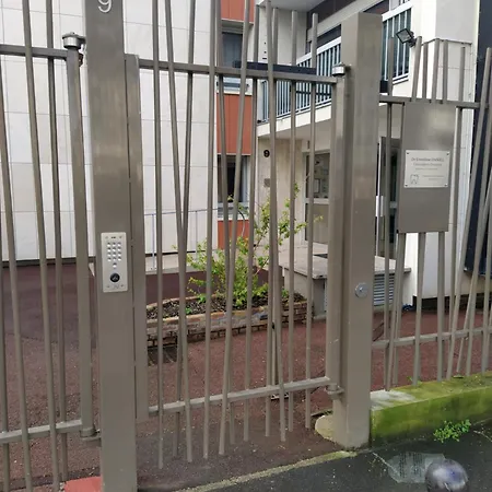2 Chambres Avec Balcons Chez L'habitant Alloggio in famiglia *